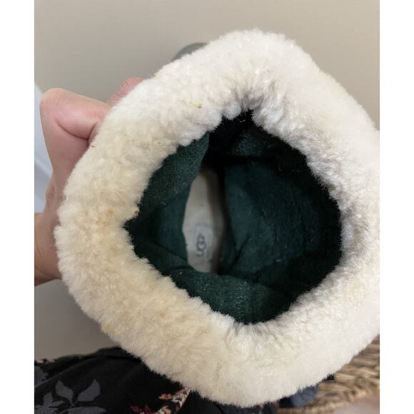 UGG Australia WHITE WATERPROOF SHEEPSKIN SNOW BOOTS Sz 4 - Picture 13 of 14